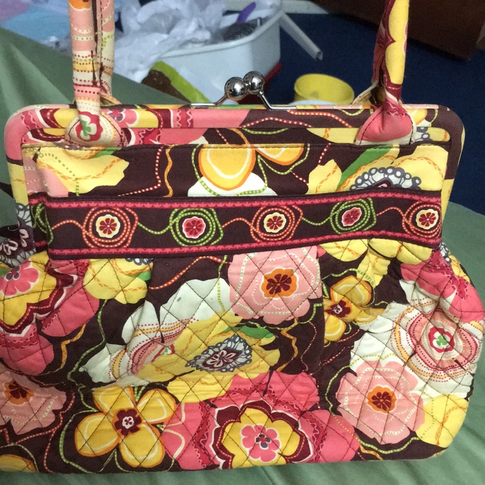 VERA BRADLEY SHOULDER BAG USE